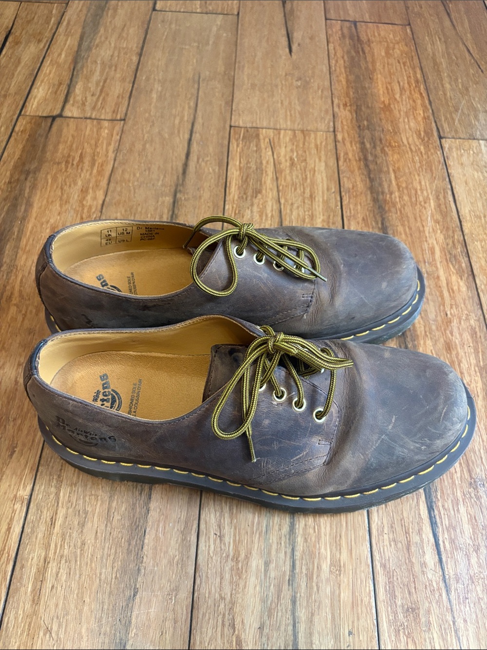 DR MARTENS 1561 Brown Leather 4-eye Gibson Oxford Lace Up - Picture 1 of 11